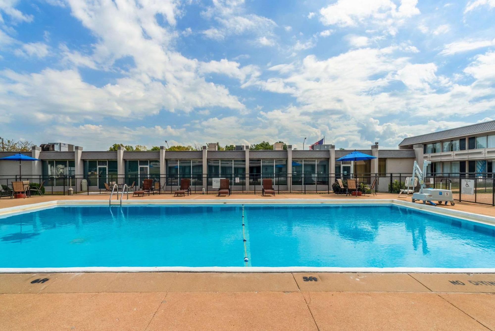 Quality Inn & Suites Vandalia Near I-70 And Hwy 51 المظهر الخارجي الصورة