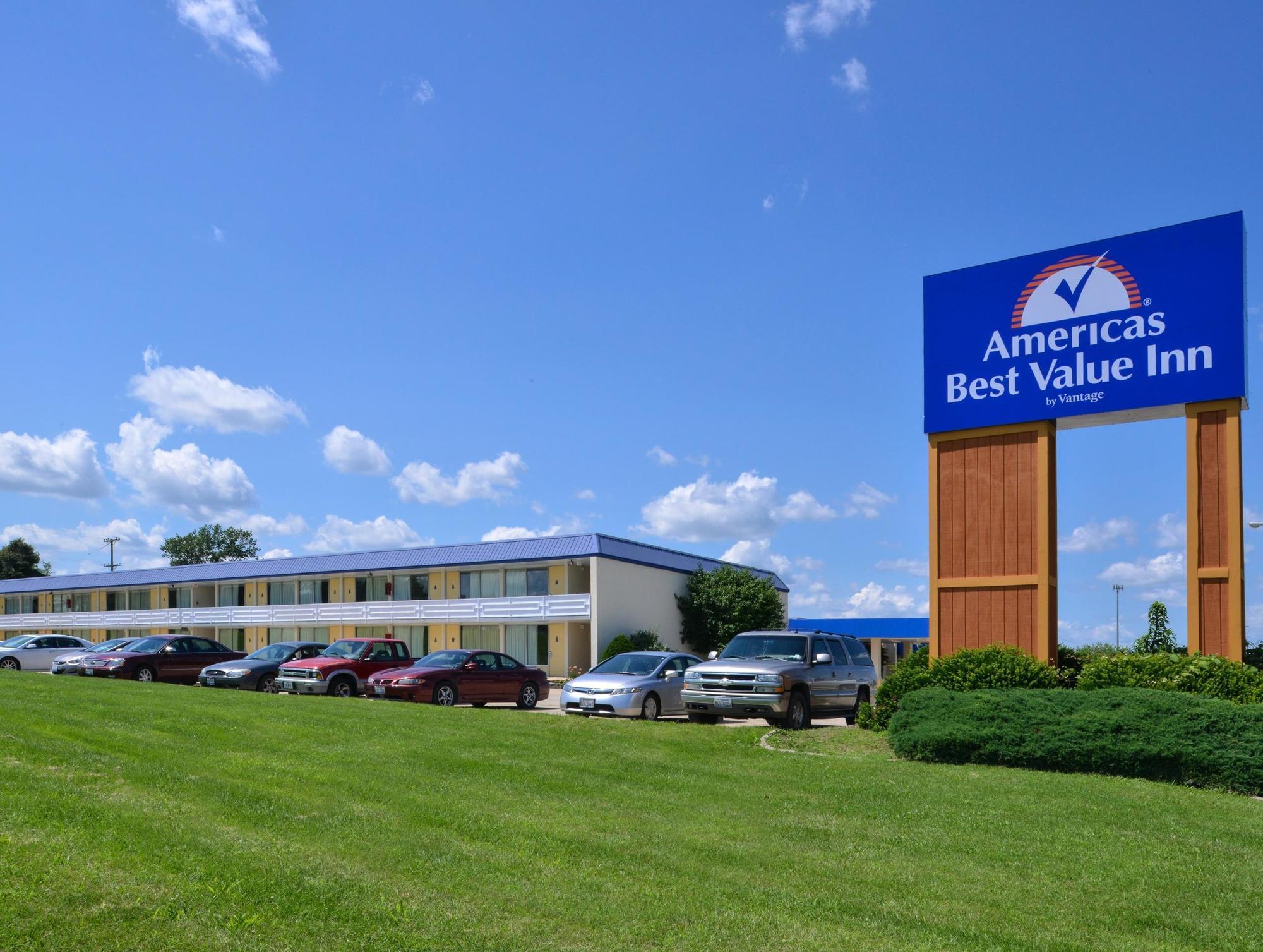Quality Inn & Suites Vandalia Near I-70 And Hwy 51 المظهر الخارجي الصورة