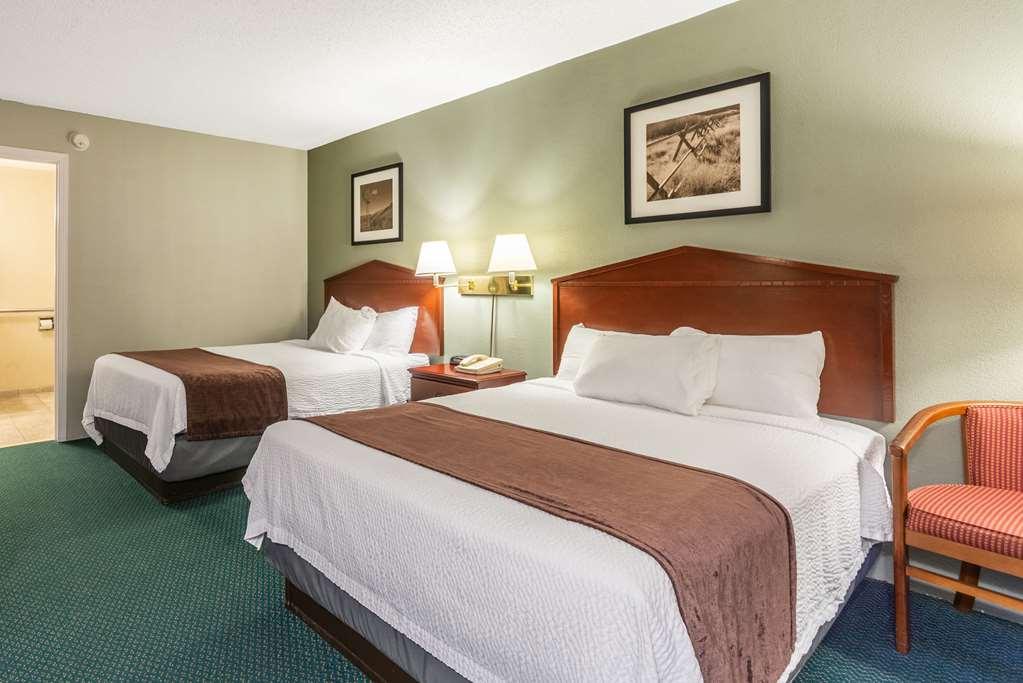 Quality Inn & Suites Vandalia Near I-70 And Hwy 51 الغرفة الصورة